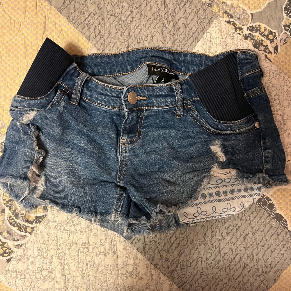 Maternity shorts